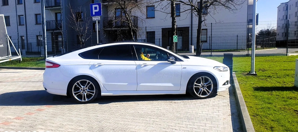 Ford Mondeo cena 63900 przebieg: 170000, rok produkcji 2017 z Bytów małe 92